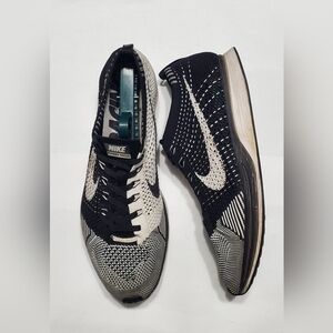 Nike Flynit Racer Black and White Running Shoe - Visible Swoosh Men SIZE 9.5